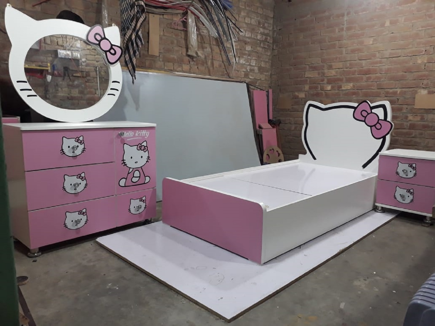 Hello Kitty Girls Bedroom Set